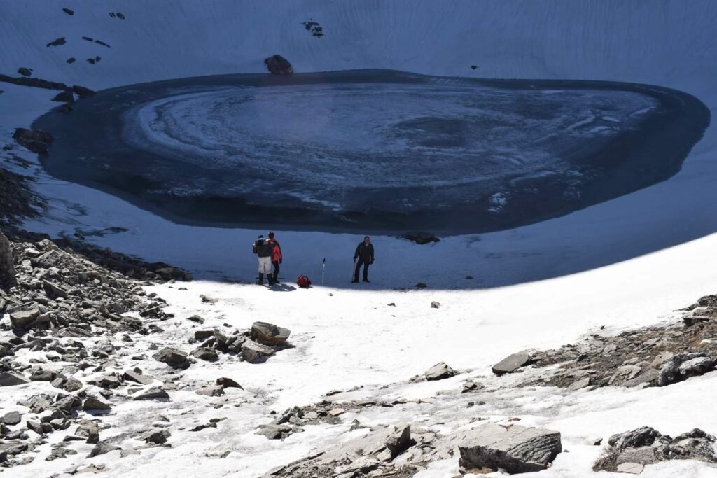 42 Tourist Places In Uttarakhand > उत्तराखंड में घूमने के लिए सबसे अच्छी जगहें 22 roopkund trek lake