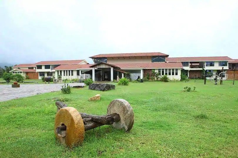 Best Schools in India: भारत के टॉप स्कूल जानें रेटिंग फीस एवं एडमिशन प्रक्रिया के बारे में 6 isha-home-school-coimbatore-ho-coimbatore-icse-schools